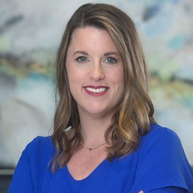 leslie-petro headshot